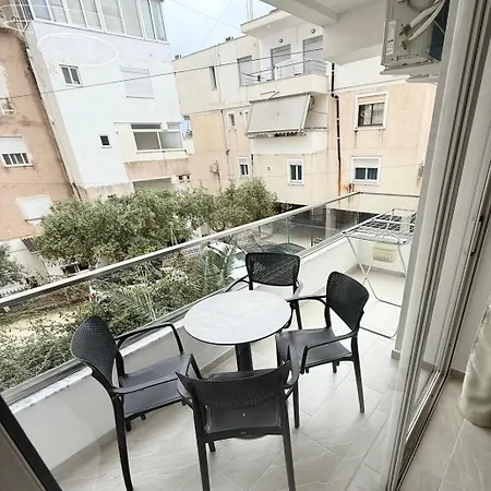 Iseris Apartment *