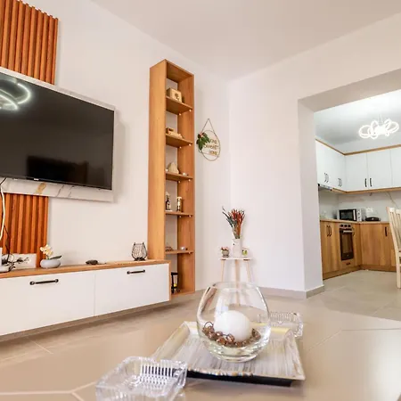 Iseris Apartment *
